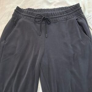 New with tags! Athleta seasoft ankle pants!